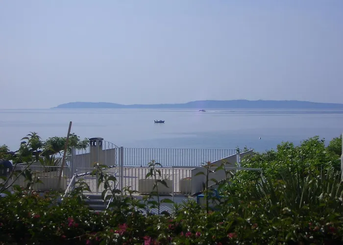 Beau Soleil فندق 3*